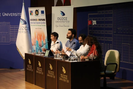 Bölümümüz öğretim elemanı Arş. Gör. Dr. Erkin Sarı "Çevre Dostu Davranış Pratiklerini Nasıl Yaygınlaştırabiliriz: Psikoloji Perspektifinden Bir İnceleme" başlıklı bir konuşma yapmıştır..